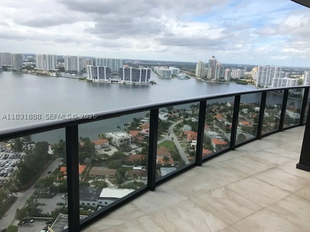18555 Collins Avenue Sunny Isles Beach FL 33160