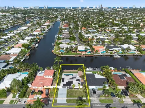 380 SE 1st Terrace Pompano Beach FL 33060