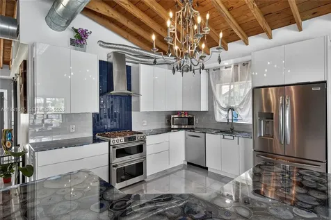 380 SE 1st Terrace Pompano Beach FL 33060