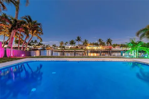 380 SE 1st Terrace Pompano Beach FL 33060