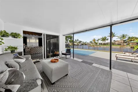 380 SE 1st Terrace Pompano Beach FL 33060
