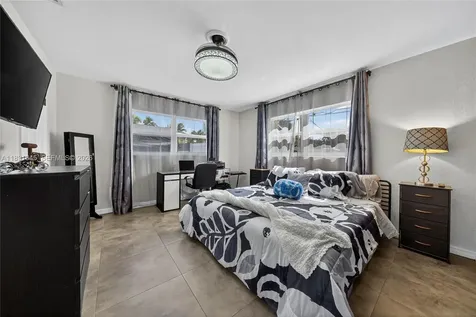 380 SE 1st Terrace Pompano Beach FL 33060