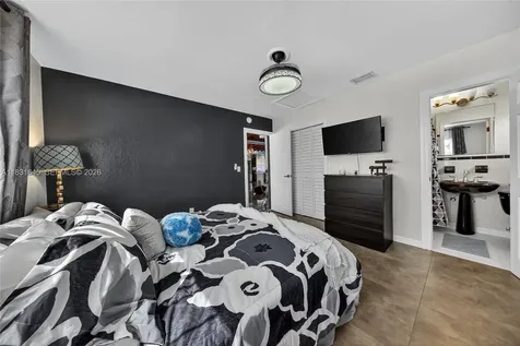 380 SE 1st Terrace Pompano Beach FL 33060