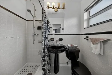 380 SE 1st Terrace Pompano Beach FL 33060