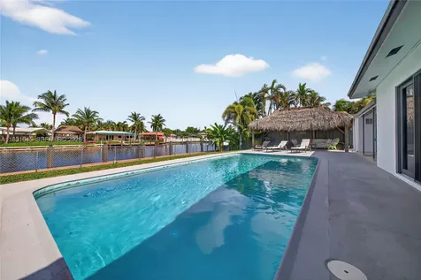 380 SE 1st Terrace Pompano Beach FL 33060