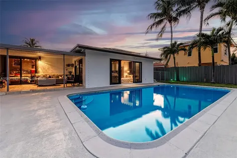 380 SE 1st Terrace Pompano Beach FL 33060