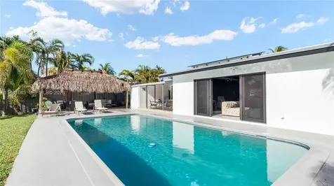 380 SE 1st Terrace Pompano Beach FL 33060