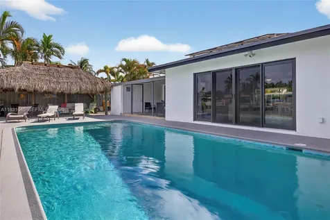 380 SE 1st Terrace Pompano Beach FL 33060
