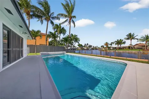 380 SE 1st Terrace Pompano Beach FL 33060