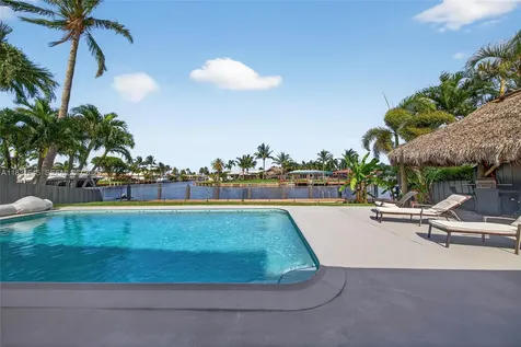 380 SE 1st Terrace Pompano Beach FL 33060