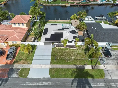 380 SE 1st Terrace Pompano Beach FL 33060