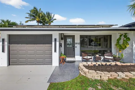 380 SE 1st Terrace Pompano Beach FL 33060