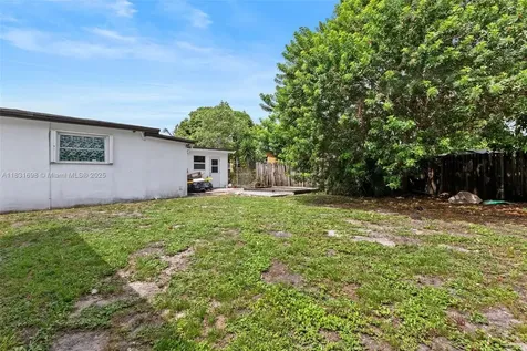 7201 Hayes Street Hollywood FL 33024