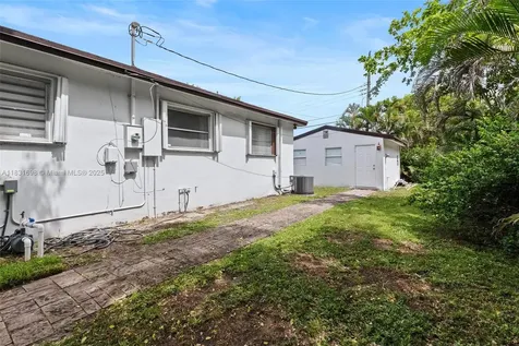 7201 Hayes Street Hollywood FL 33024
