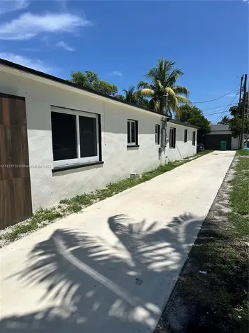 42 SE 10th Terrace Dania Beach FL 33004