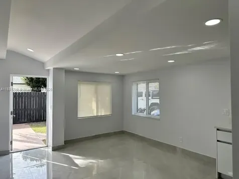 42 SE 10th Terrace Dania Beach FL 33004