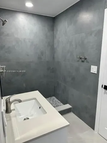 42 SE 10th Terrace Dania Beach FL 33004
