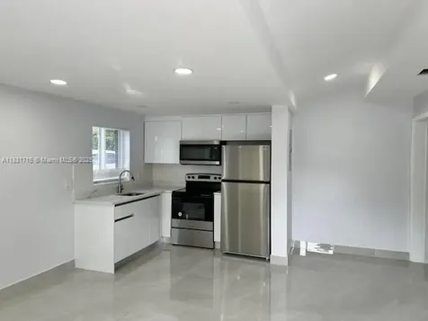 42 SE 10th Terrace Dania Beach FL 33004