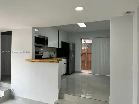 42 SE 10th Terrace Dania Beach FL 33004