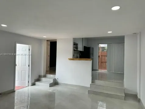 42 SE 10th Terrace Dania Beach FL 33004