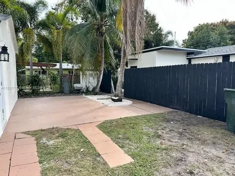 42 SE 10th Terrace Dania Beach FL 33004