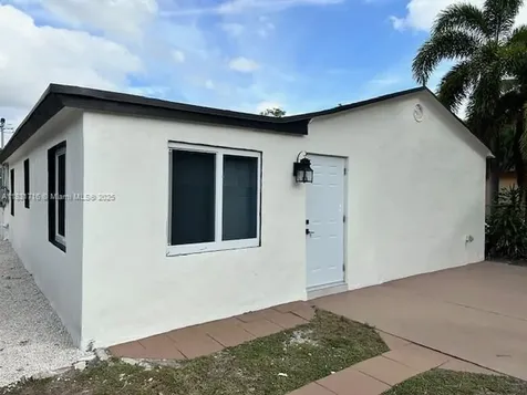 42 SE 10th Terrace Dania Beach FL 33004