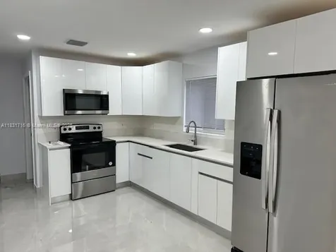 42 SE 10th Terrace Dania Beach FL 33004