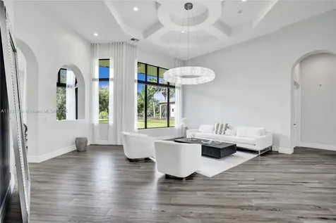 11056 Blackhawk Boulevard Davie FL 33328