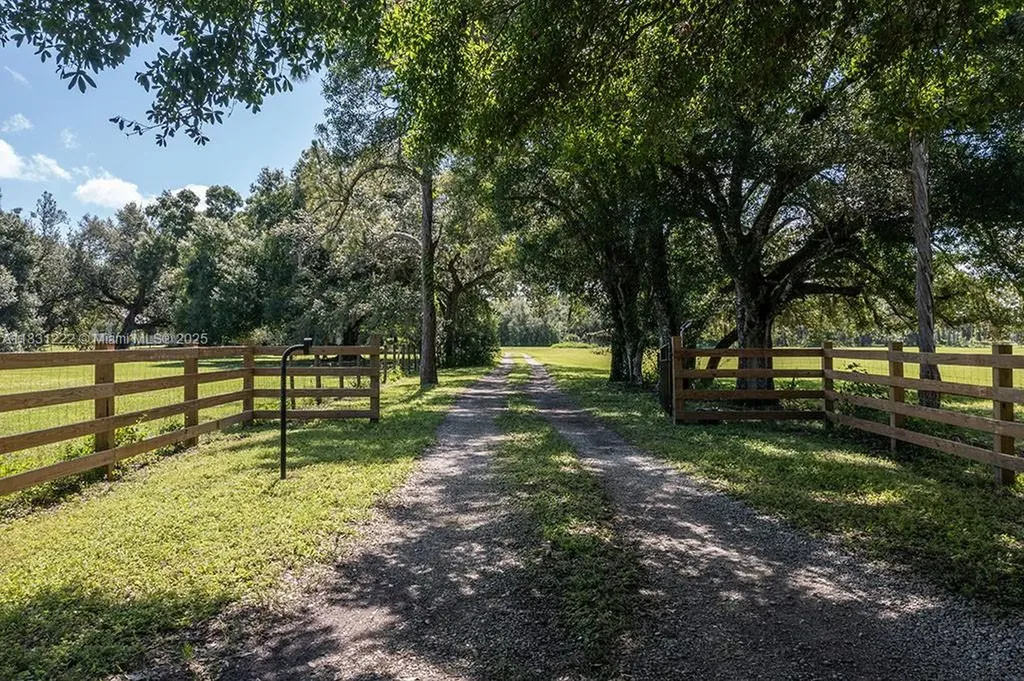 15621 Wendy Lane Fort Myers FL 33905