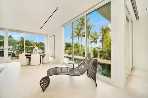 1011 W 48th Street Miami Beach FL 33140
