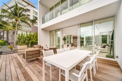 1011 W 48th Street Miami Beach FL 33140