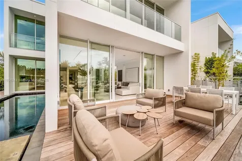 1011 W 48th Street Miami Beach FL 33140
