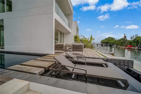 1011 W 48th Street Miami Beach FL 33140