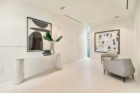 1011 W 48th Street Miami Beach FL 33140
