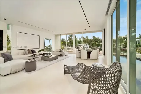 1011 W 48th Street Miami Beach FL 33140