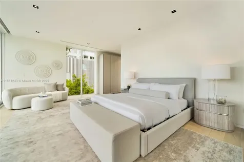1011 W 48th Street Miami Beach FL 33140