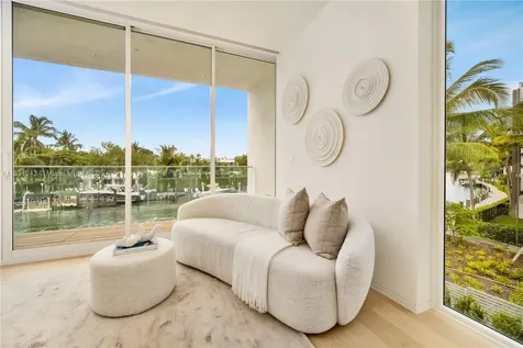 1011 W 48th Street Miami Beach FL 33140