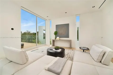 1011 W 48th Street Miami Beach FL 33140