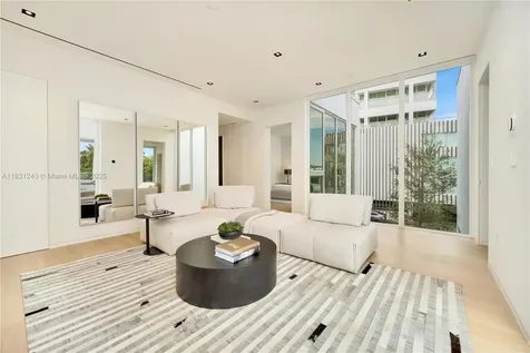 1011 W 48th Street Miami Beach FL 33140