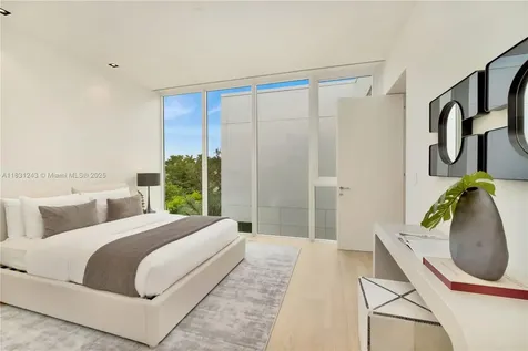 1011 W 48th Street Miami Beach FL 33140