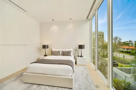 1011 W 48th Street Miami Beach FL 33140