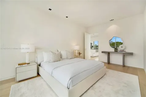 1011 W 48th Street Miami Beach FL 33140