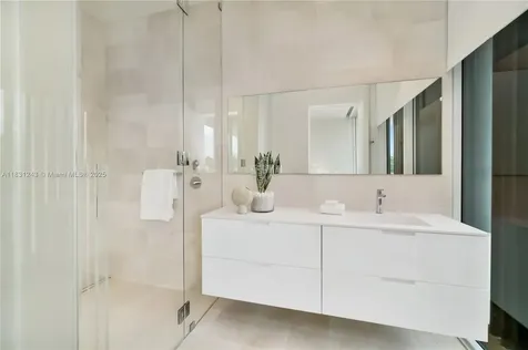 1011 W 48th Street Miami Beach FL 33140