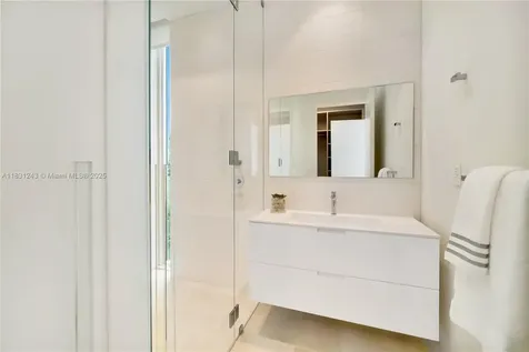 1011 W 48th Street Miami Beach FL 33140