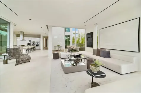 1011 W 48th Street Miami Beach FL 33140
