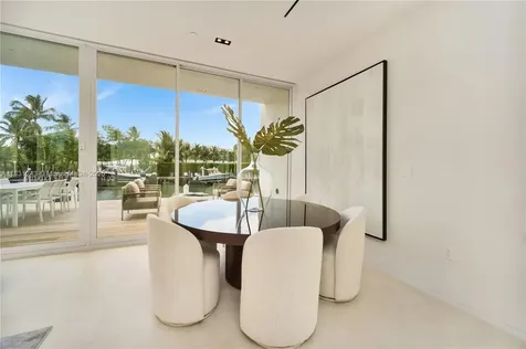 1011 W 48th Street Miami Beach FL 33140
