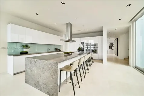 1011 W 48th Street Miami Beach FL 33140