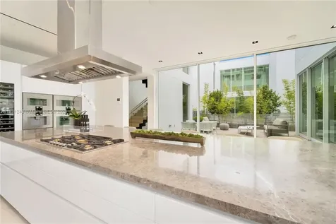 1011 W 48th Street Miami Beach FL 33140