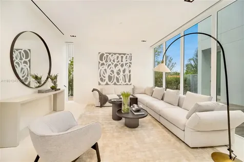 1011 W 48th Street Miami Beach FL 33140