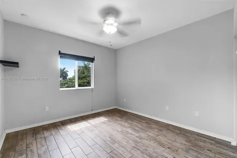 2345 SE 16th Place Homestead FL 33035